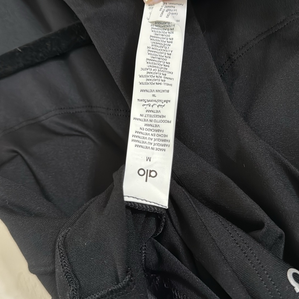 ALO Mock Neck Cropped Tank Padded Black Size Medium - Picture 3 of 3